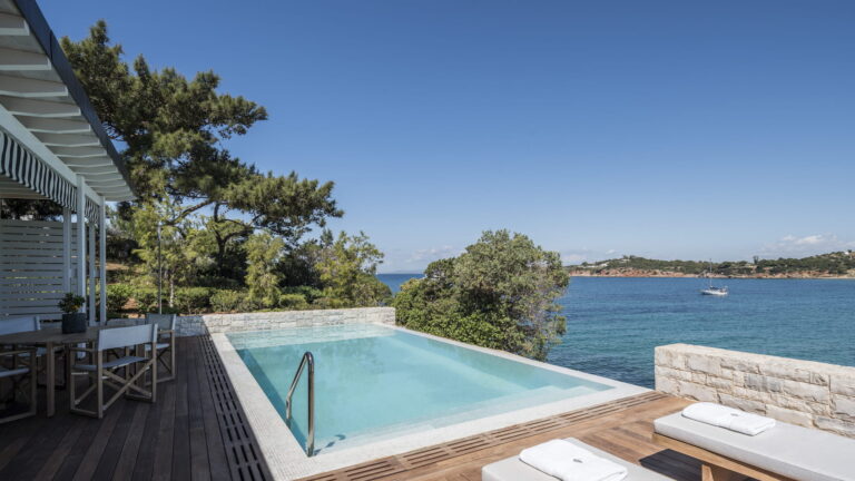 Bungalow Suite with Pool deck